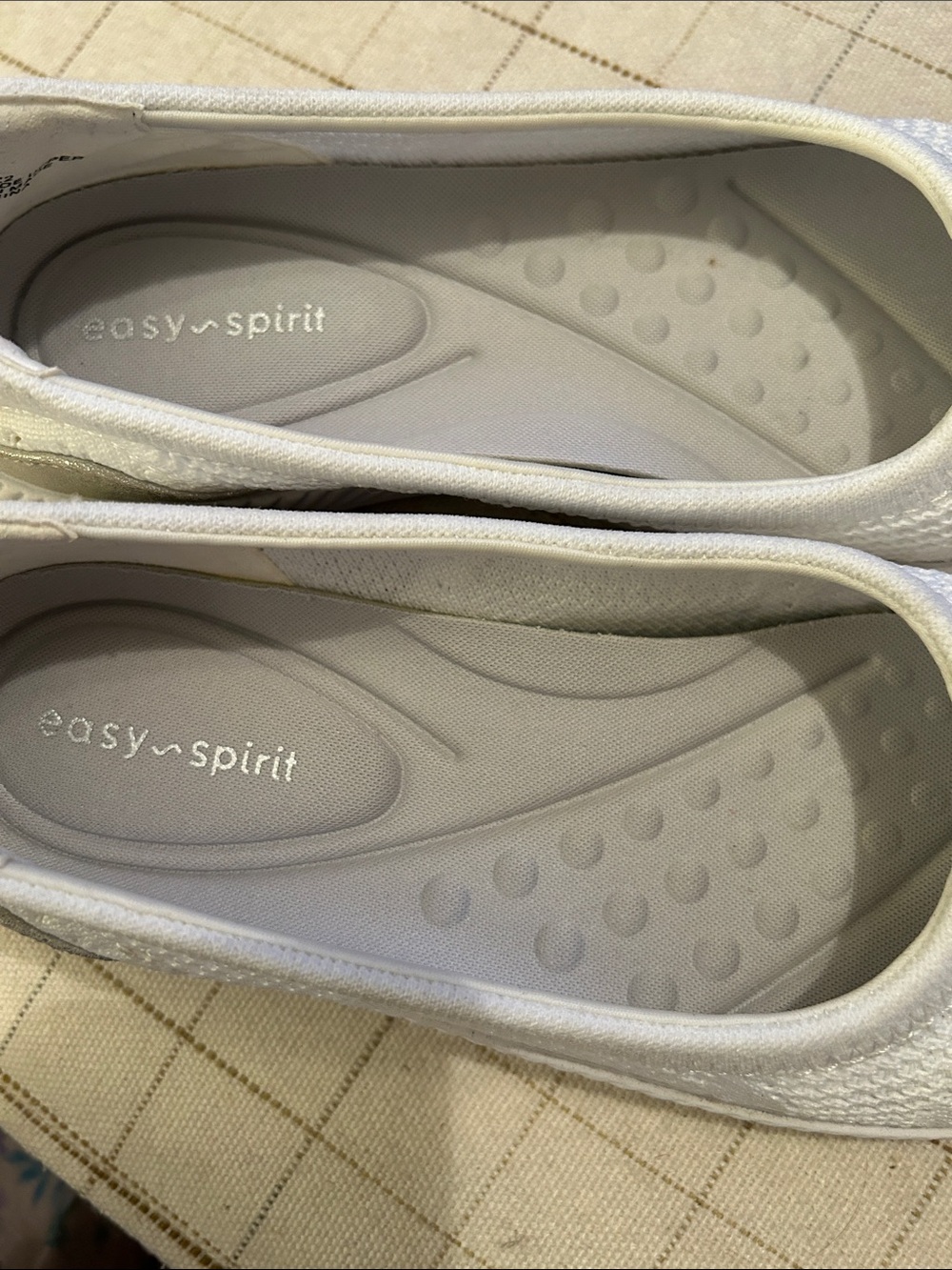 Easy Spirit Glitz White Slip-On Knit Flats - Picture 7 of 7